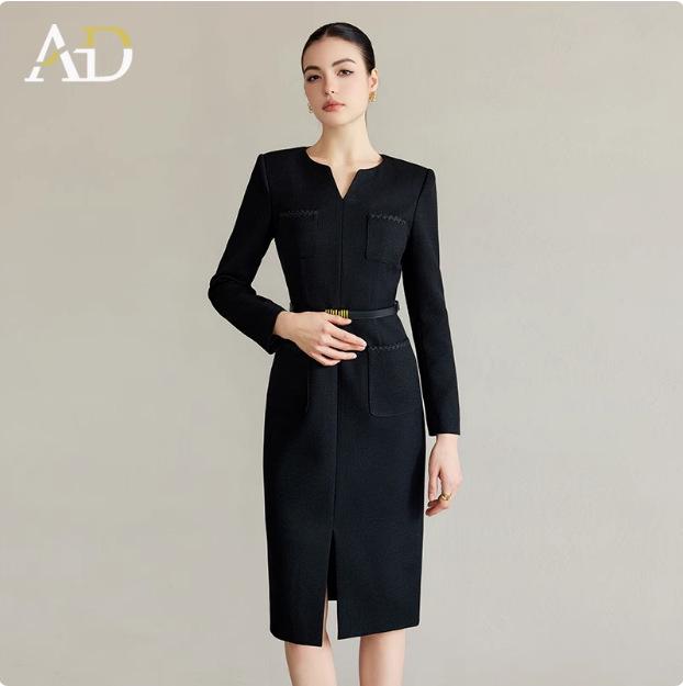 

Весенне-осеннее облегающее черное платье с V-образным вырезом и передним разрезом - Элегантный и стройнящий стиль богини L