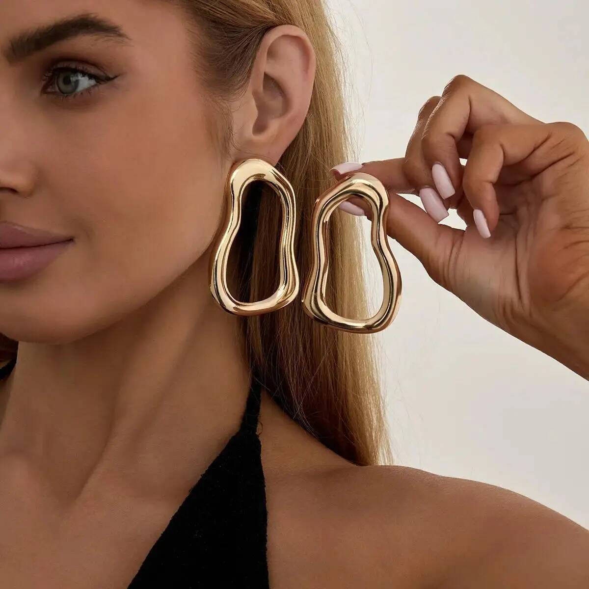

SHIXIN Vintage Irregular Hollow Pendant Earrings for Women Punk Gold Color Geometric Metal Piercing Earring Party Jewelry Gift