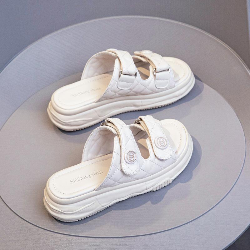 

Женские шлепанцы на толстой подошве 2025 новая летняя обувь модные шлепанцы-маффины крутые повседневные пляжные удобные на одной подошве 40