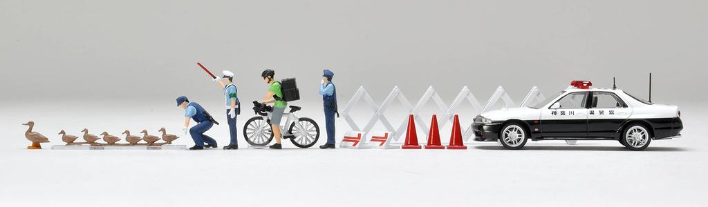 Geocolle 64 164# Car Snap 16a Police ABSPVC dollsaccessories (painted, partially assembled) + die-cast mini car set 321590