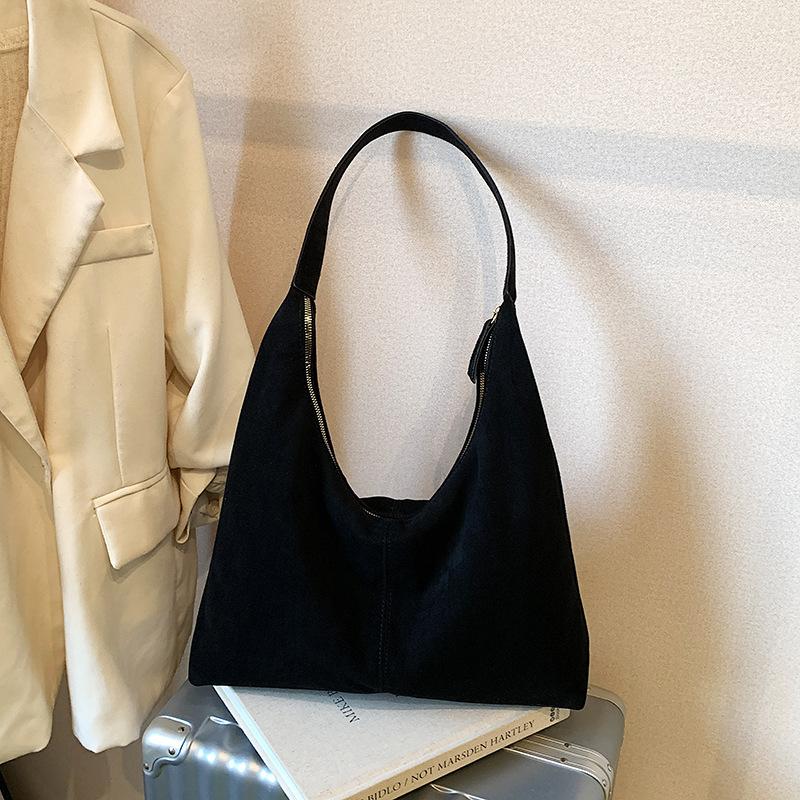 

Casual large-capacity simple suede bag single shoulder portable commuter temperament new autumn women s tote чёрный