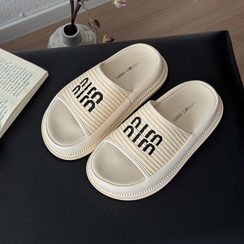 Thick-soled super fire non-slip vacation cool slippers women's summer wear fashion 2025 new seaside beach shoes one-word drag