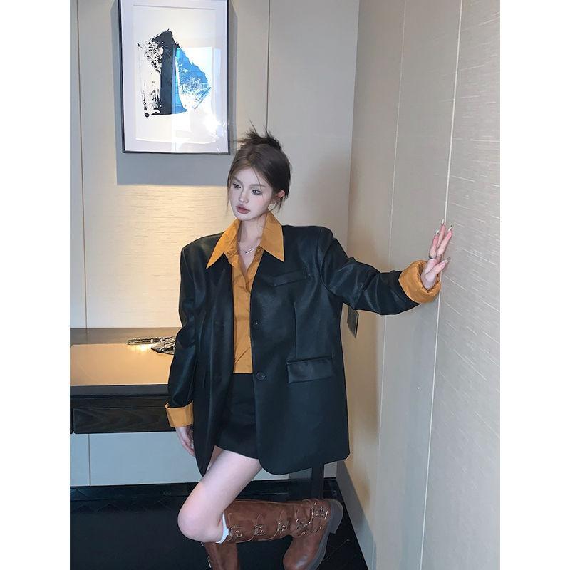 

Женская кожаная куртка с длинными рукавами и воротником поло, осень-зима, новая, ретро, в гонконгском стиле, с чувством дизайна, свободная, мотоциклетная одежда XL 120 to 65 kg чёрный