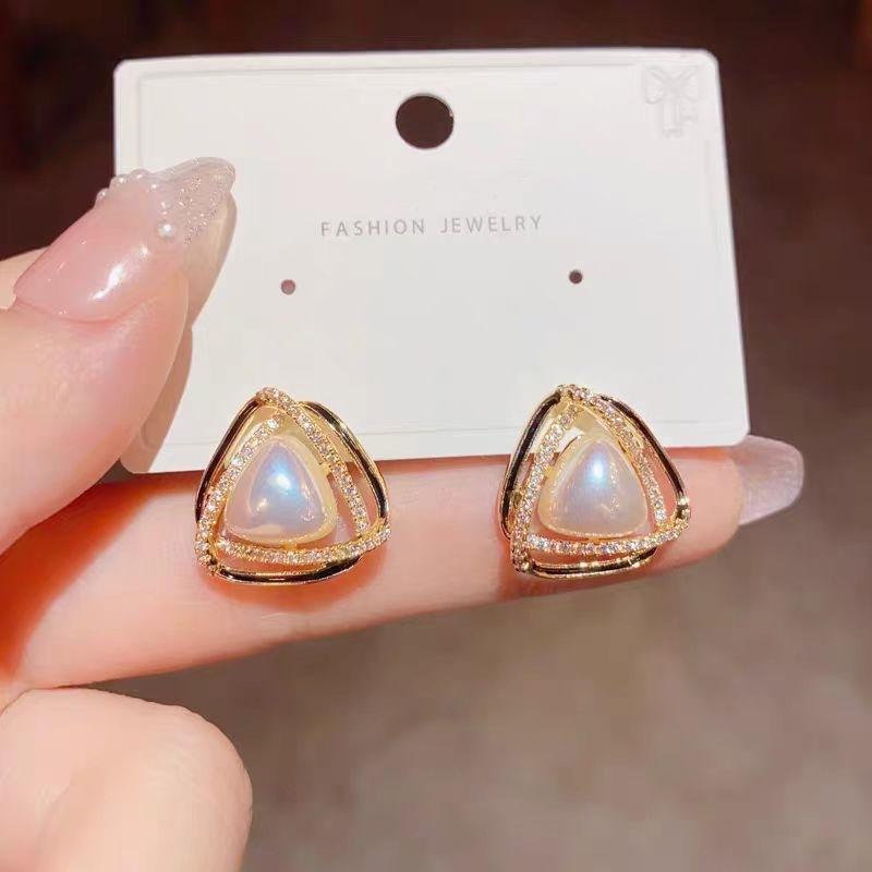 Wind fashion versatile stud earrings women's hot-selling high-end temperament trendy earrings street stall night market explosion