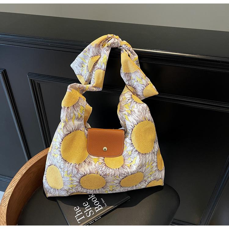 New Women's Canvas Niche Light Luxury Premium Texture Shoulder Armpit Large Capacity Lazy Wind Tote Bag