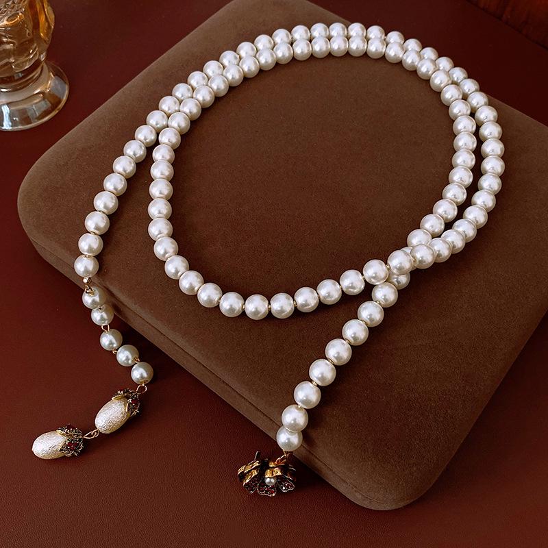 Rhinestone Flower Glass Pearl Necklace - French Retro Fashion Sweater Chain, Versatile and Elegant Jewelry.