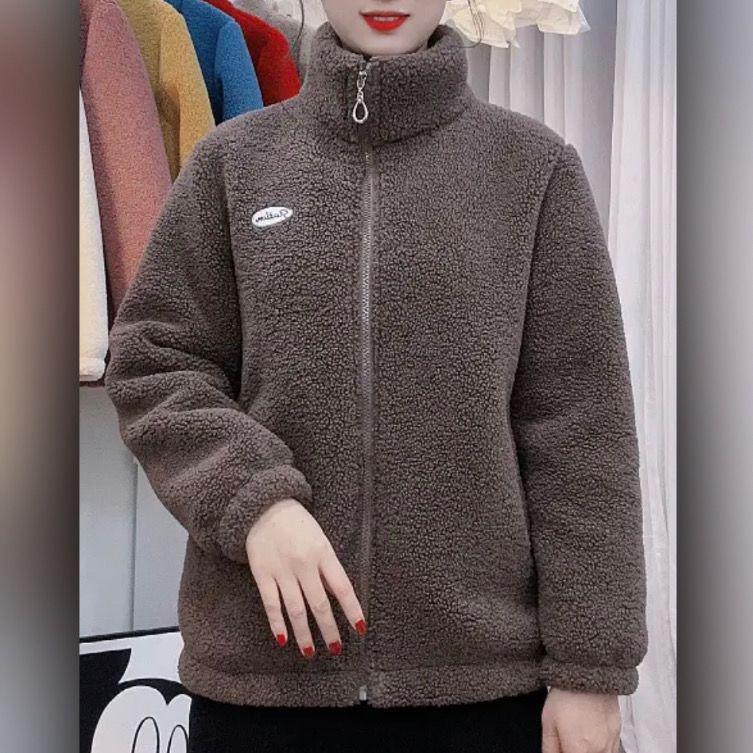 Stylová a hřejivá bunda z jehněčí vlny pro ženy 40-60: Hustý bavlněný podzimní/zimní kabát s designem z fleecu s částečkami