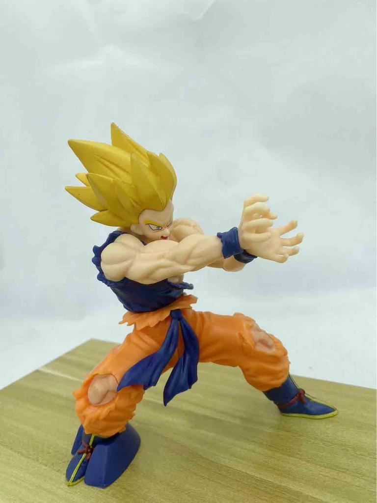 20th Anniversary Super Saiyan Goku Battle Damage Kamehameha Figure Model Decoration