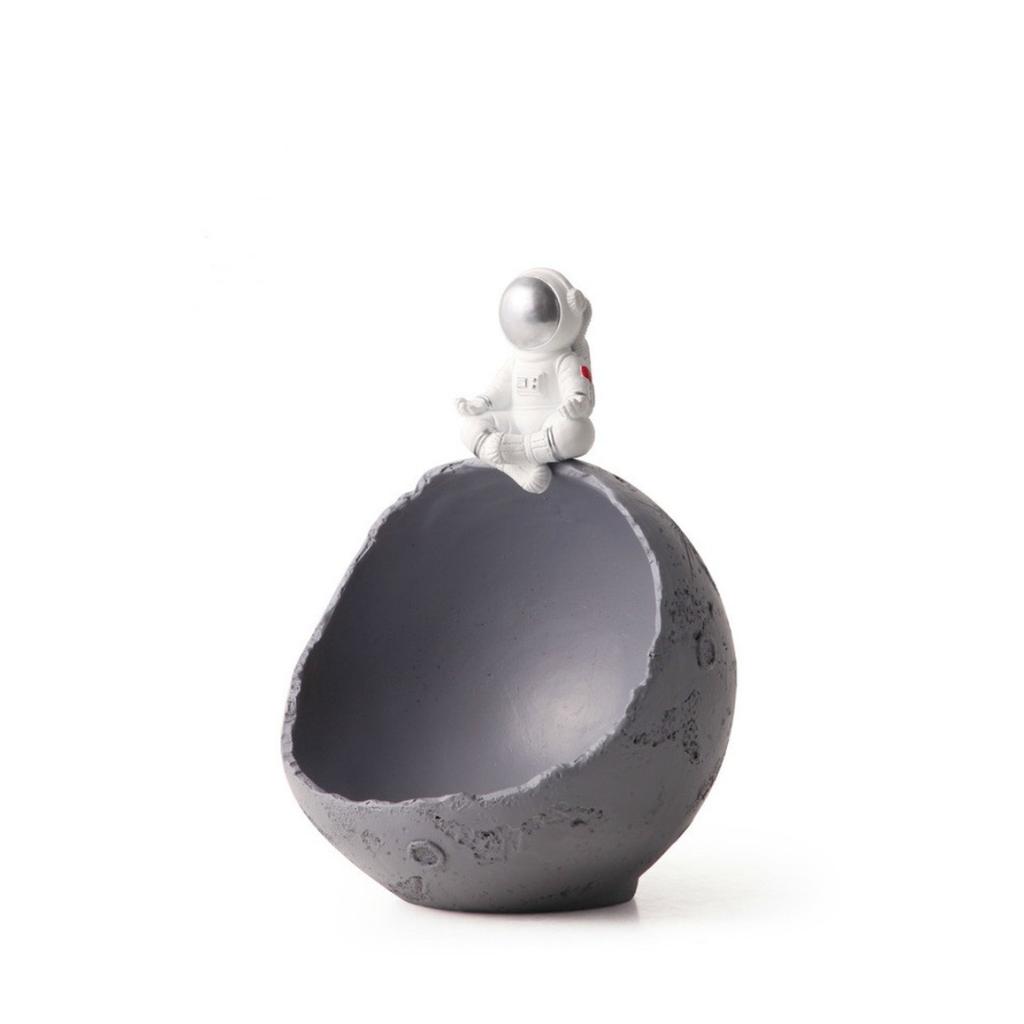 Astronaut Design Storage Case Funny Candy Snack Food Box Practical Keys Storage Container Desktop Ornament for Home Living Room