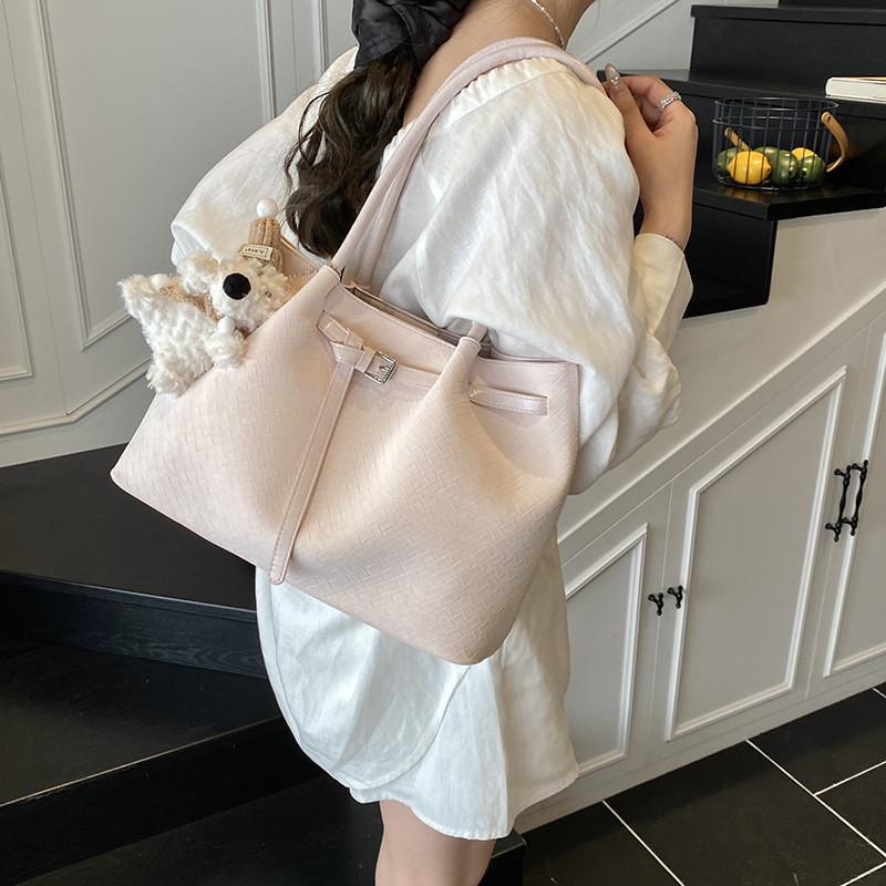 Minimalist Pu Shoulder Bag With Inner Zip Pocket For Work And Casual Outings