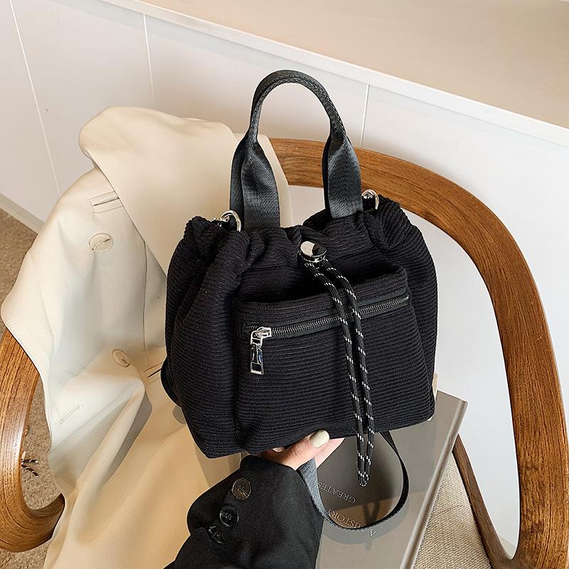 

Autumn and winter retro casual corduroy bucket bag women s 2026 new niche versatile commuter shoulder bag чёрный