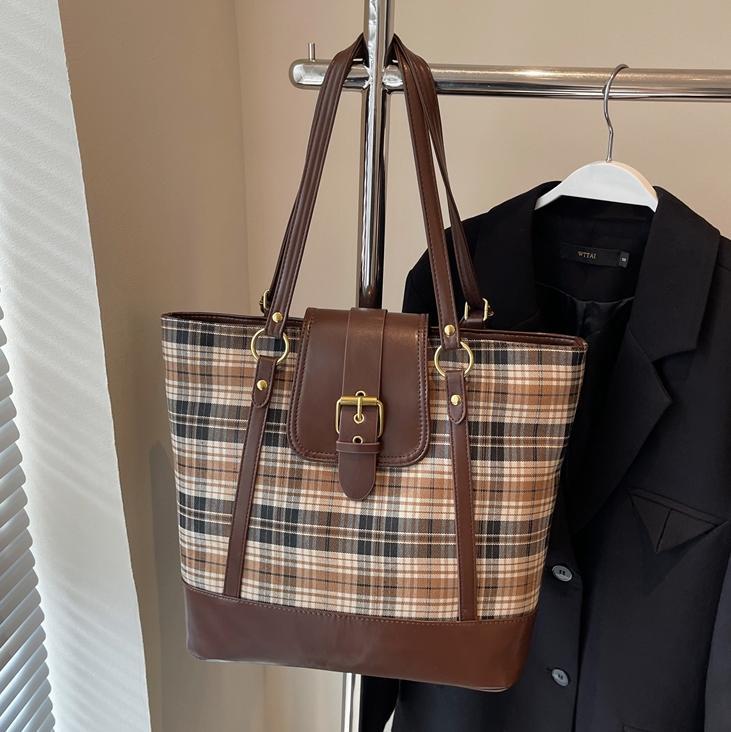 Plaid Large-capacity Bag Women's New Versatile Casual Commuter Tote Bag Fashionable and Simple Shoulder Bag