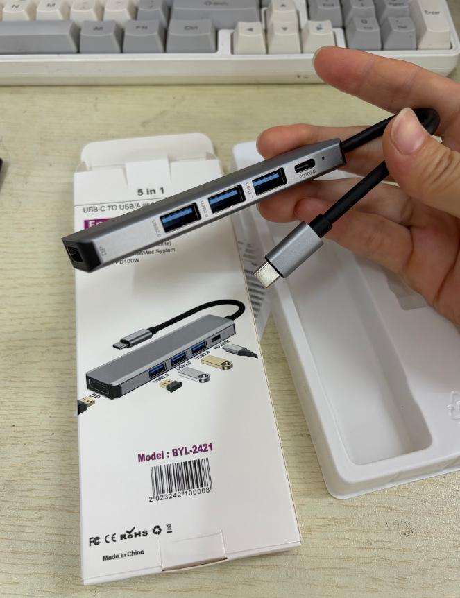 USB-C Docking Hub: 4K Screen Casting & One-Key Sleep Expansion Dock