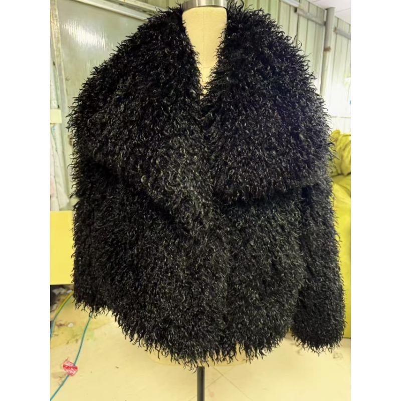Cappotto Invernale Oversize da Donna in Ecopelliccia Bianca Soffice e Caldo