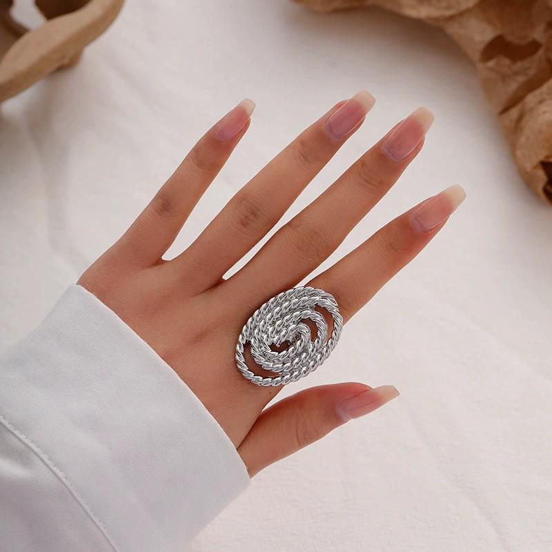 Europäisch-Amerikanischer Übertriebener Metalllegierung Gefalteter Perlen Offener Ring: Süßer und cooler Stil