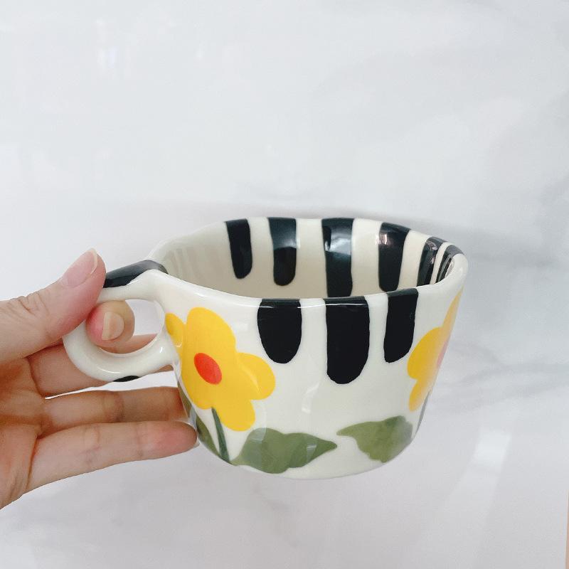 

Young Hand-Painted Ceramic Hand-Pinched Ceramic Cups High-Value Mug Cute Water Bottle Breakfast Mug Irregular Shape 300ml жёлтый