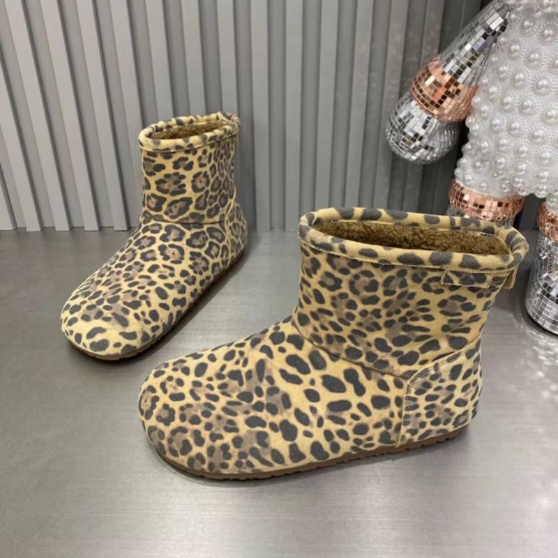 

Зимние леопардовые балетки замшевые ботильоны женские зимние сапоги теплые плюшевые хлопковые туфли 2024 года тренд уютные готические модные челси нескользящие ботинки женские 36