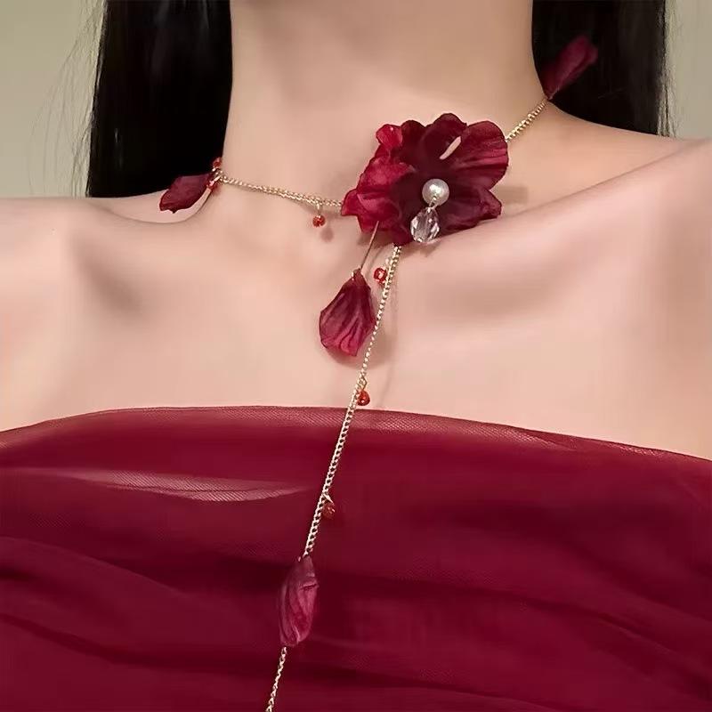 

Шифоновая ткань цветок кулон ожерелье универсальная маленькая свежая нишевая цепочка на ключицу модная атмосфера нишевые украшения