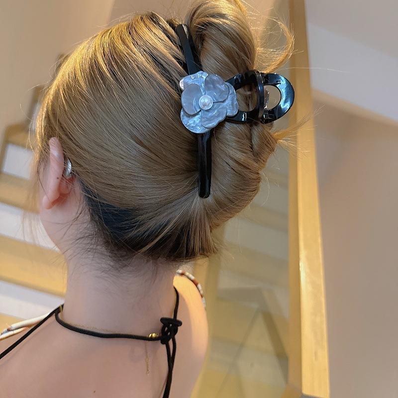 

Elegant Floral Pearl Snap Clip, Versatile Hair Claw for Updos