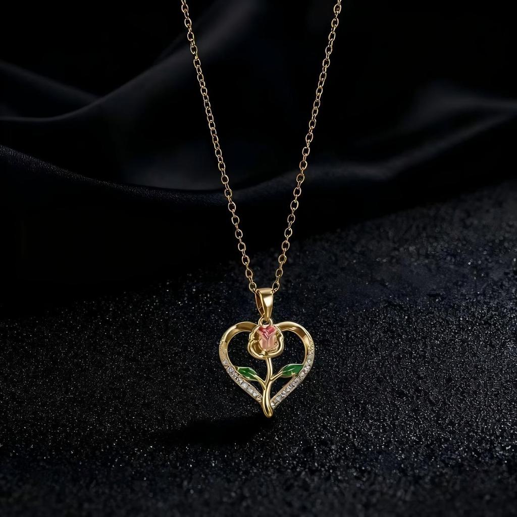 Metal Heart Crown Collarbone Necklace Hip Hop Pendant Necklace For Women Luxury Chain Accessory