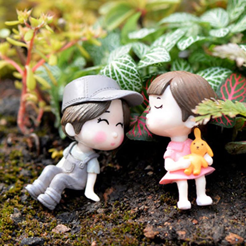 2Pcs Valentines Day Gift Girlfriend Boyfriend Lovers Couple Kiss Resin Doll Gift