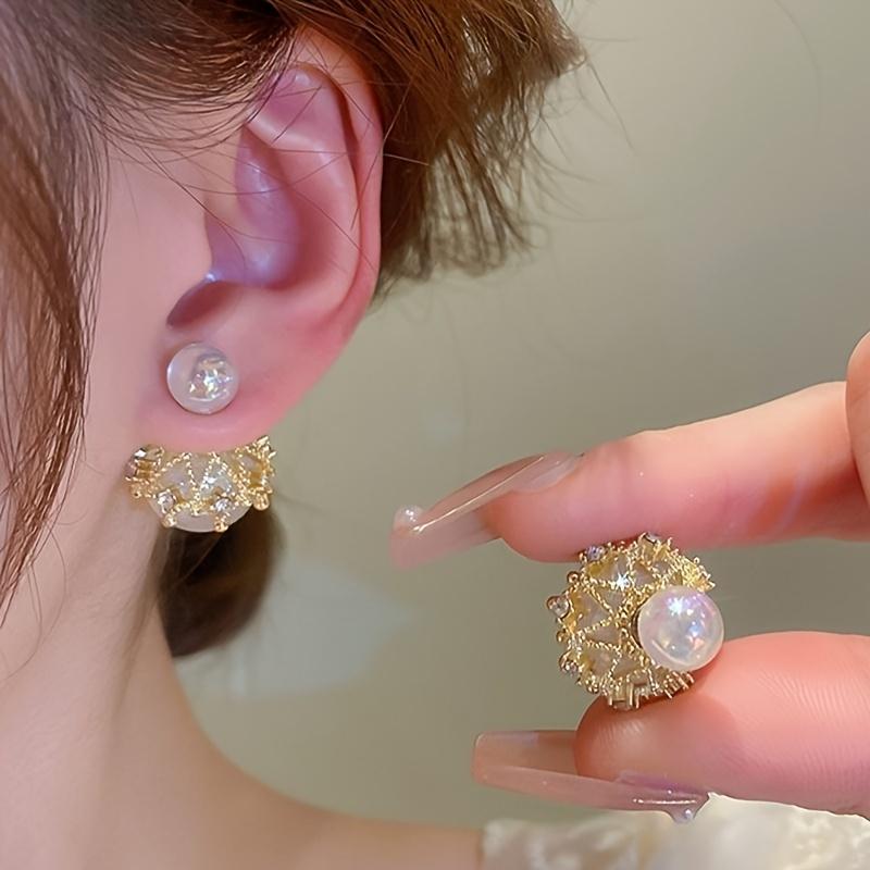 

Элегантные серьги-русалочки с искусственным жемчугом и покрытием из 18-каратного золота – нежные и стильные женские серьги белый