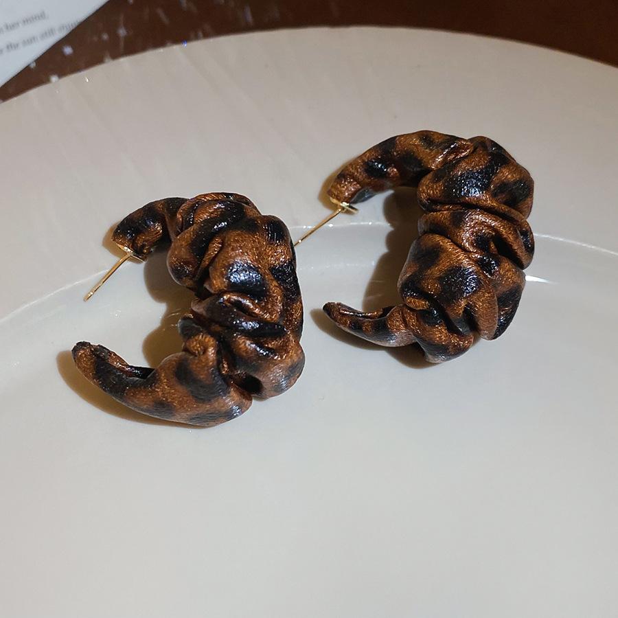 European and American retro autumn and winter geometric leather leopard print earrings light luxury stud earrings personality temperament earrings