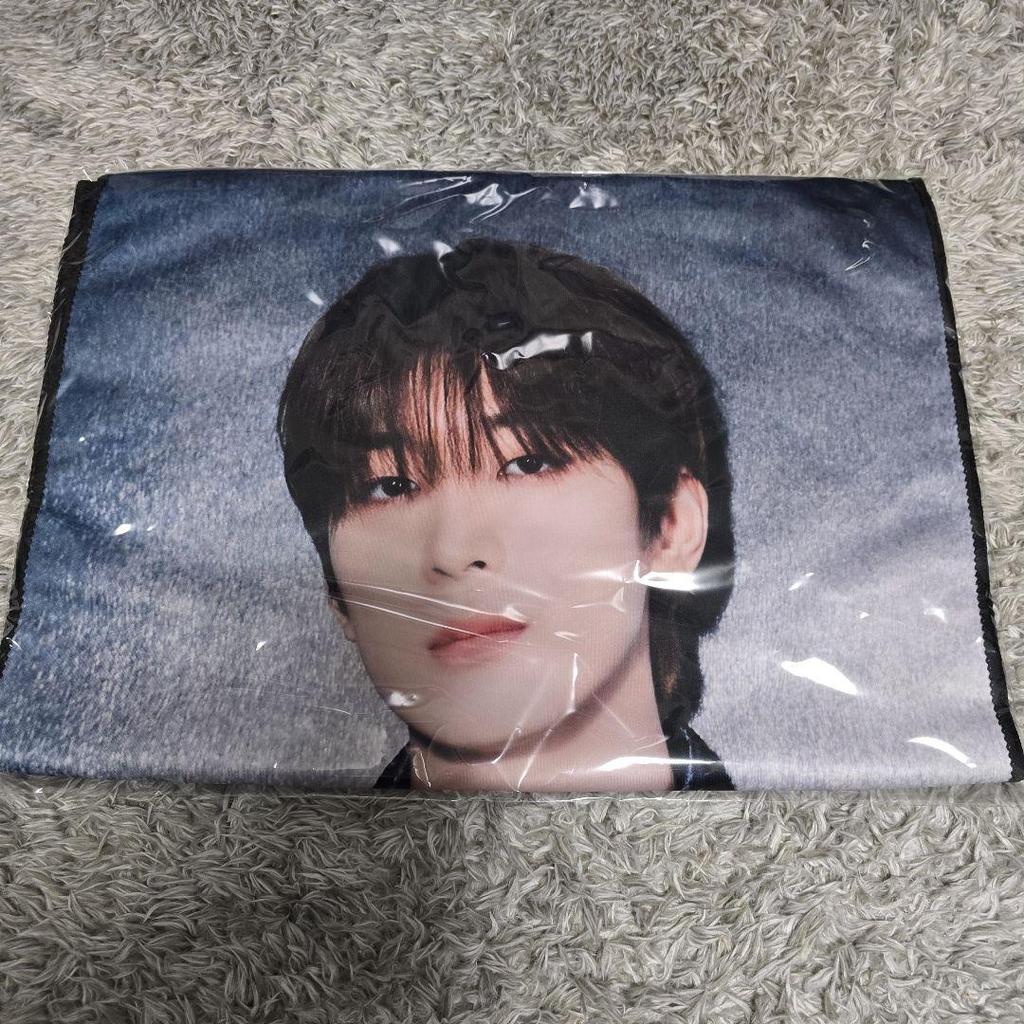 [USED] SEVENTEEN Big Photo Towel Wonwoo