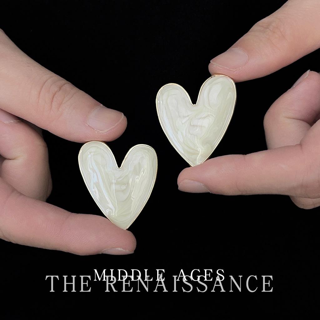 French oil drip retro exaggerated big love stud earrings niche design earrings Hong Kong style earrings