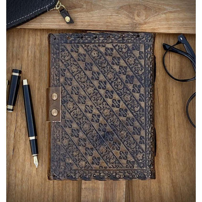 Vintage Skórzany Dziennik z Lapis Lazuli | Papier Antyczny | Zamknięcie na Kluczyk | Grimuar, Księga Cieni Wicca, Szkicownik