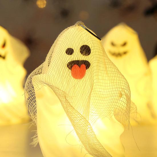 Svítící ozdoba duch Halloween duch světlo závěsná dekorace duch s gázou na krbovou římsu stůl zeď hororově tematické party potřeby