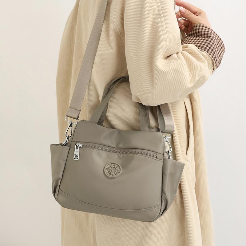 New Fashionable Lightweight Nylon Handbag Women Casual Simple Multi-Layer Single Shoulder Bag Commuting Crossbody Bag