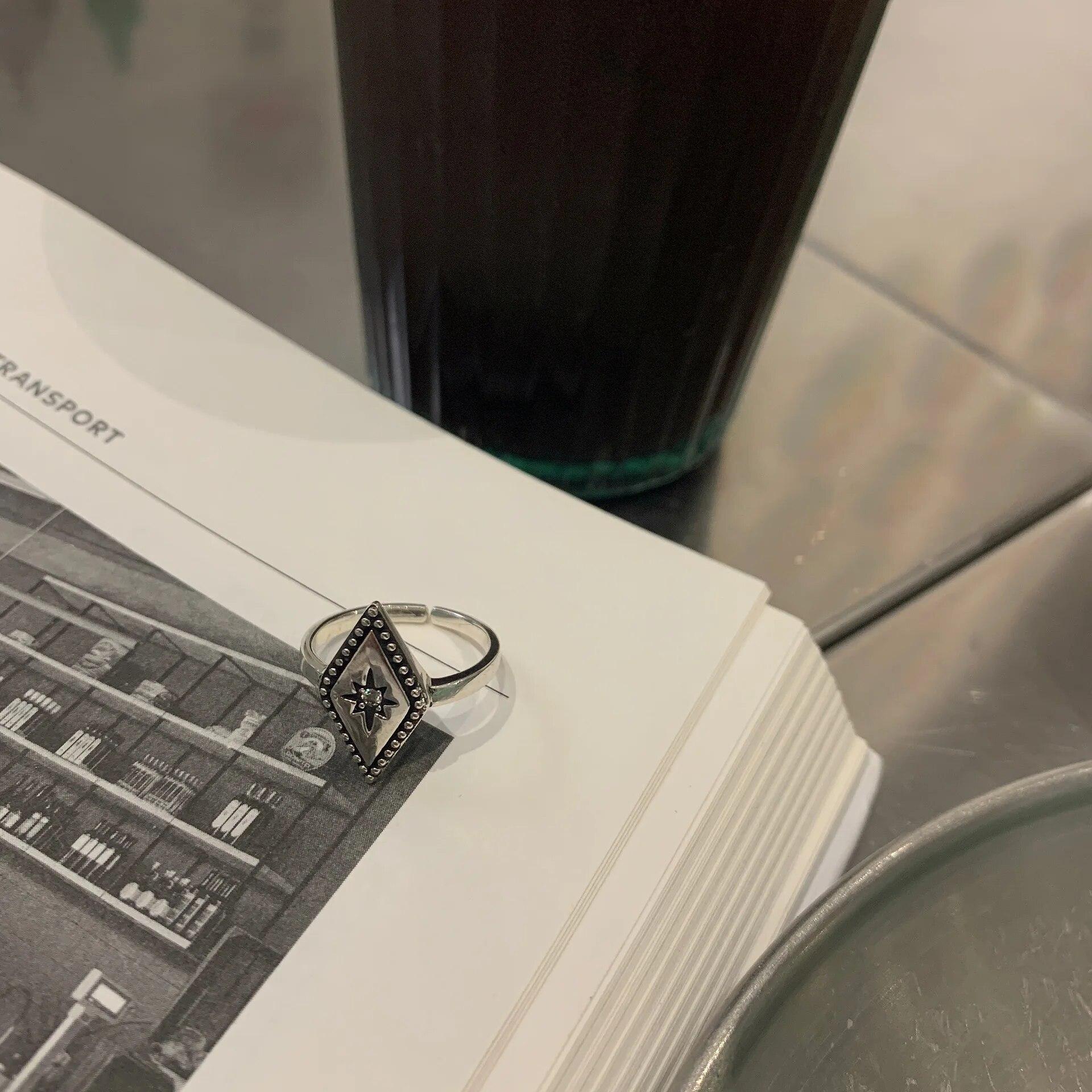 

QMCOCO индивидуальный дизайн ретро простой геометрический узор кольцо серебряного цвета женское открытое регулируемое корейское новое трендовое кольцо INS