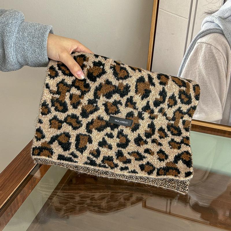 Korean Version Blended Retro Leopard Print Scarf Female Autumn and Winter Internet Celebrity Warm Fashion Spice Girl Knitted Scarf