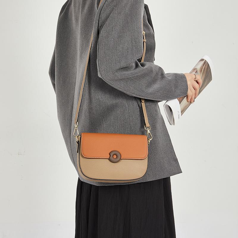 Neue Damentasche aus echtem Leder, modisch und vielseitig, Nischen-Satteltasche, Oberste Schicht Rindsleder Kontrastfarbe Einzel-Schulter Umhängetasche