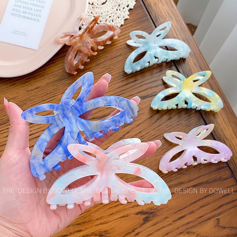 Trendy Acrylic Hair Claw Clip In Beautiful Candy Colors Ideal For Fashionable Women