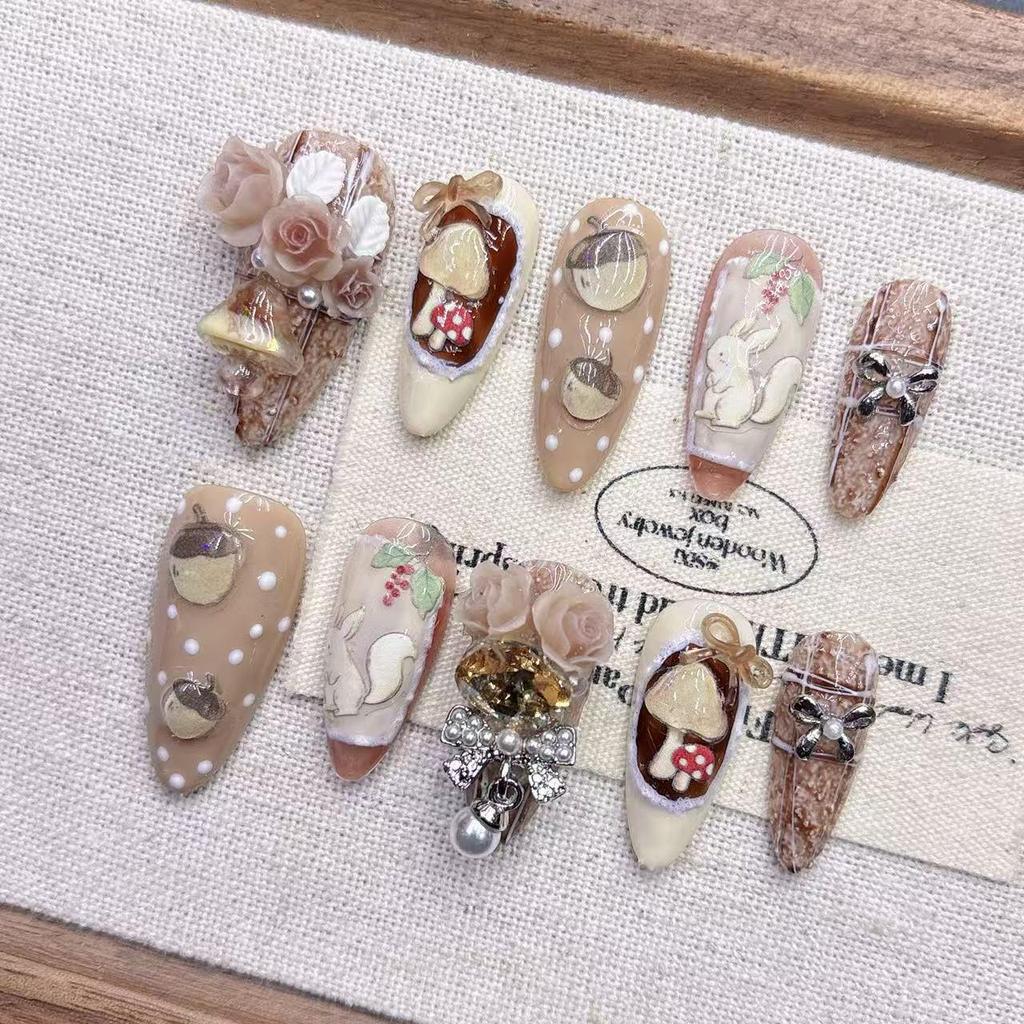 Cartoon Cute Squirrel Almond Fake Nails: Handmade Whitening Manicure Tips