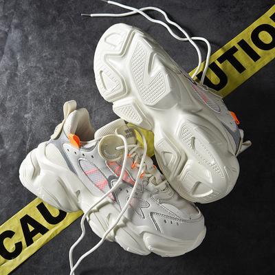 Mode Frühjahr 2024 Neue vielseitige dicke Sohle innen erhöhte Sportschuhe für Paare Papa Schuhe für Männer