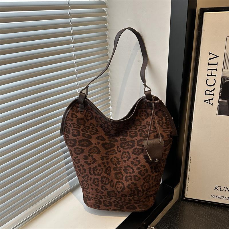 

Lazy wind relaxation retro leopard print tote bag women s bag large capacity commuter women s bag shoulder bag