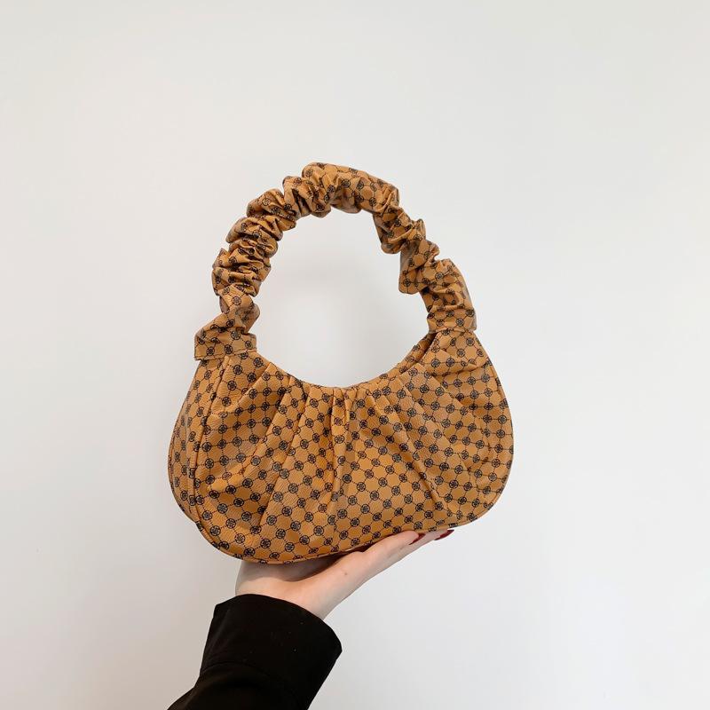 

Иностранный стиль простой и модный плиссированный мешок подмышку 2025 весна и лето новый универсальный ins сумка-пельмень на плечо повседневная сумка тренд коричневый