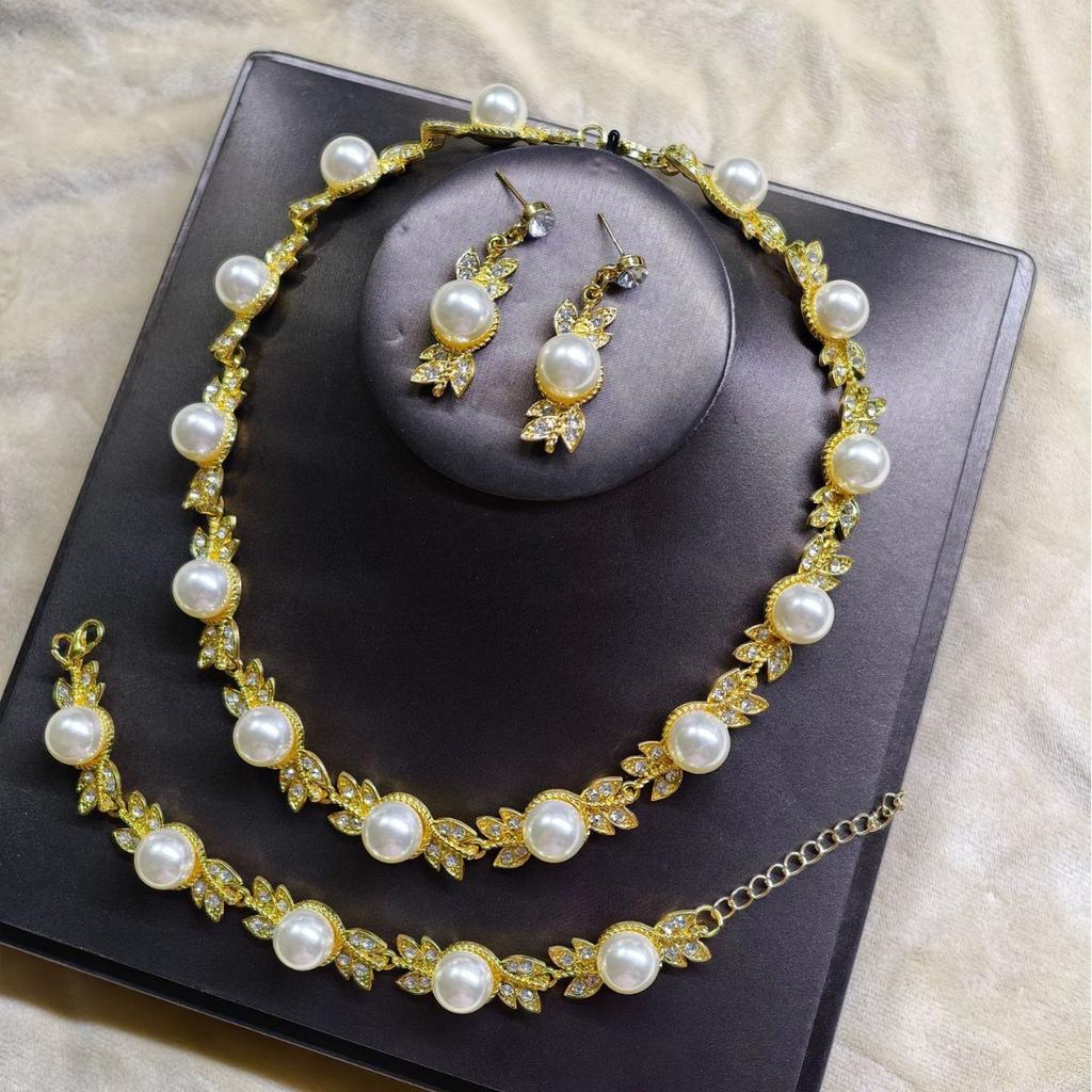 2026 Light Luxury Niche European and American Retro Fashion Pearl Necklace Set Collarbone Necklace Bridal Accessories Cross-border Jewelry Bracelet