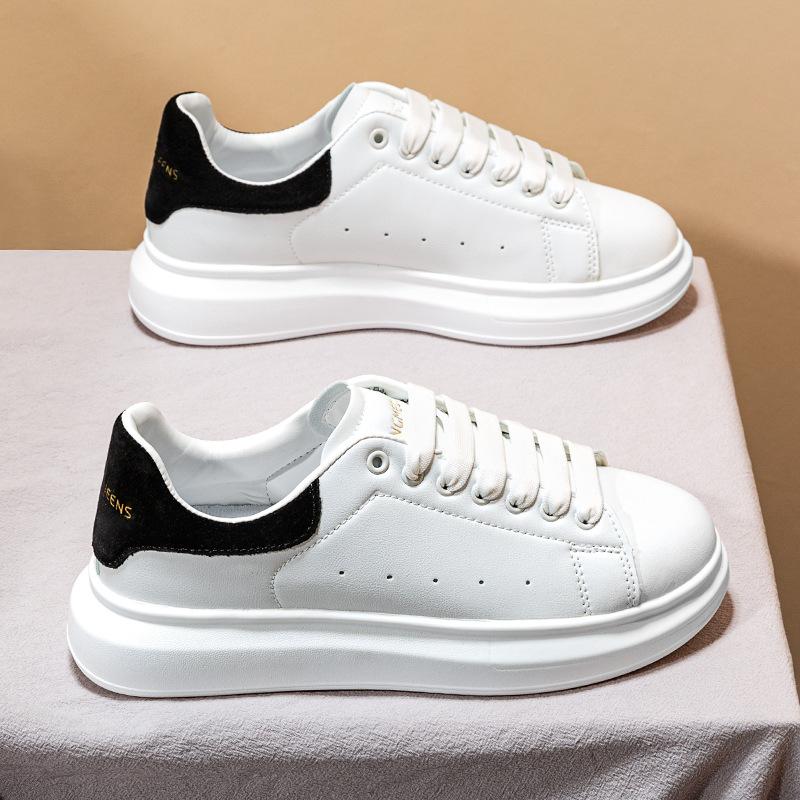 Italské McQueen malé bílé boty dámské 2025 nové jarní a podzimní plátěné boty platforma zvýšení výšky pár pánské boty všestranné sportovní a lei