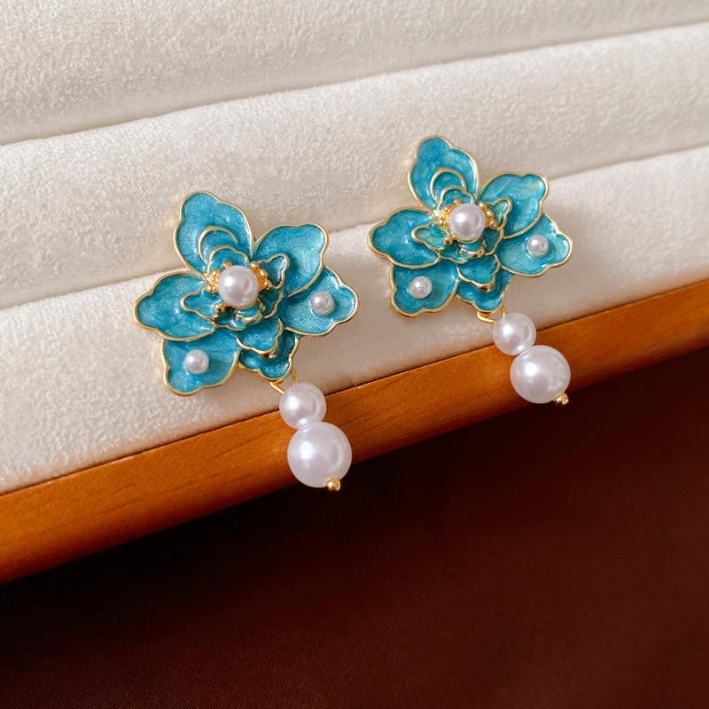 Vintage Palace Style Enamel Flower Stud Earrings for Women Elegant Creative Imitation Pearl Tassel Earring Party Wedding Jewelry