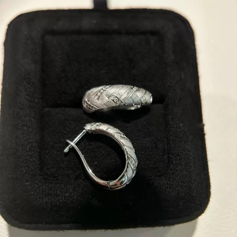 Vintage Wheat-stitch Diamond-encrusted Brushed Ear Pins with An Elegant and Sophisticated Look As An Accessory.