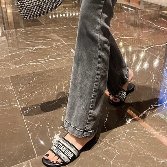 Pantofle Su Yinyin stejné místo 2025 nové temperamentní vyšívané pantofle dámské letní módní sandály venkovní dámská obuv