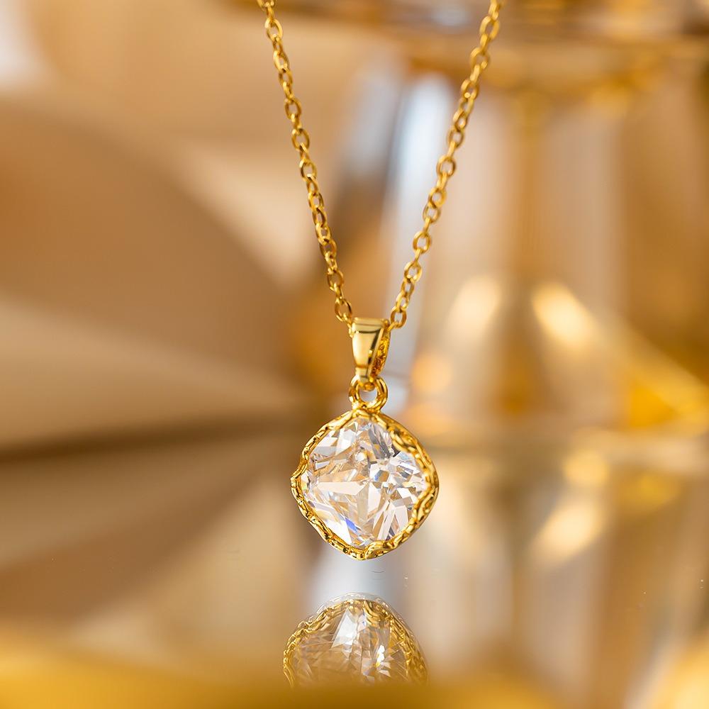 Elegant Luxury Full Zircon Copper Micro Inlaid Necklace Women Simple Exquisite Collarbone Chain Necklace