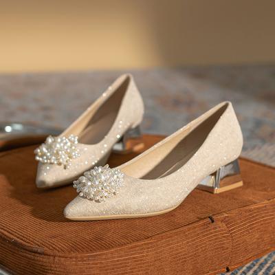 Escarpins pointus à talons bas et épais pour demoiselles d'honneur, nouvelles chaussures de banquet de banlieue de niche françaises printemps 2025 pour femmes