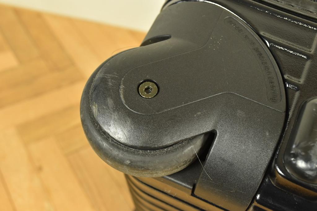 Rimowa Salsa Suitcase Carry-On Gloss Black Polycarbonate 33L from Germany