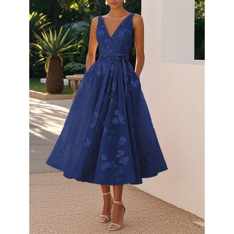 Vestido Feminino Rosa Claro sem Mangas com Bordado Floral e Laço na Cintura