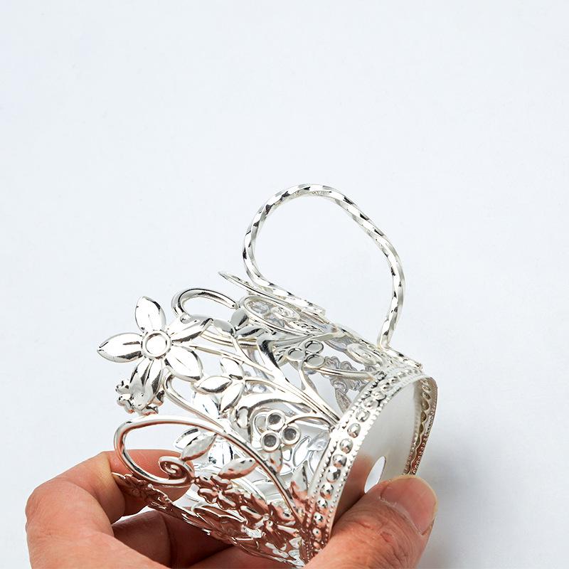 Kovaný železný jednorázový držák na kelímky a izolovaná podložka pod čaj se stříbrnou krajkou